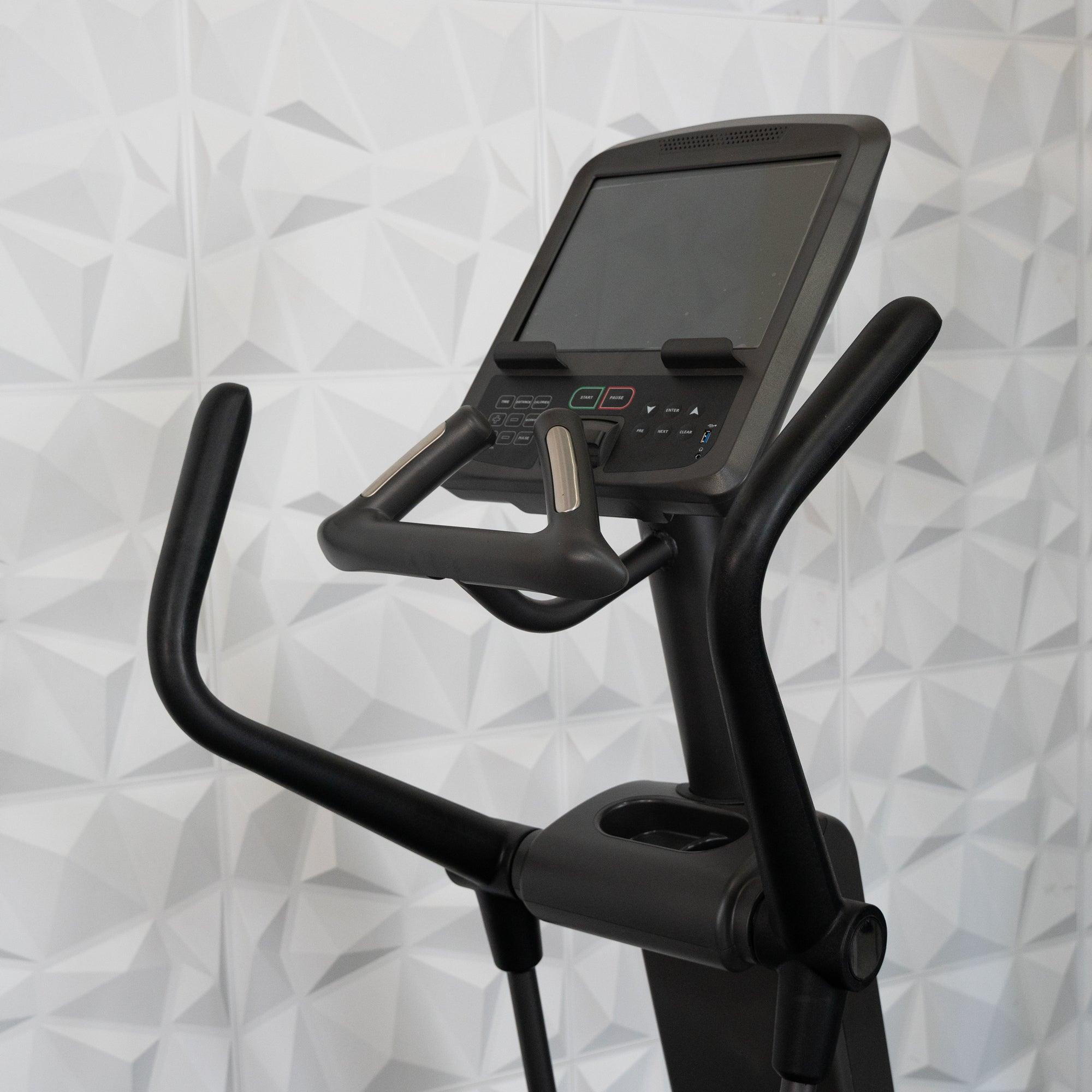 Commercial Elliptical Trainer - Touch Screen - Muscle D Fitness -  Cardio - Cross Trainer