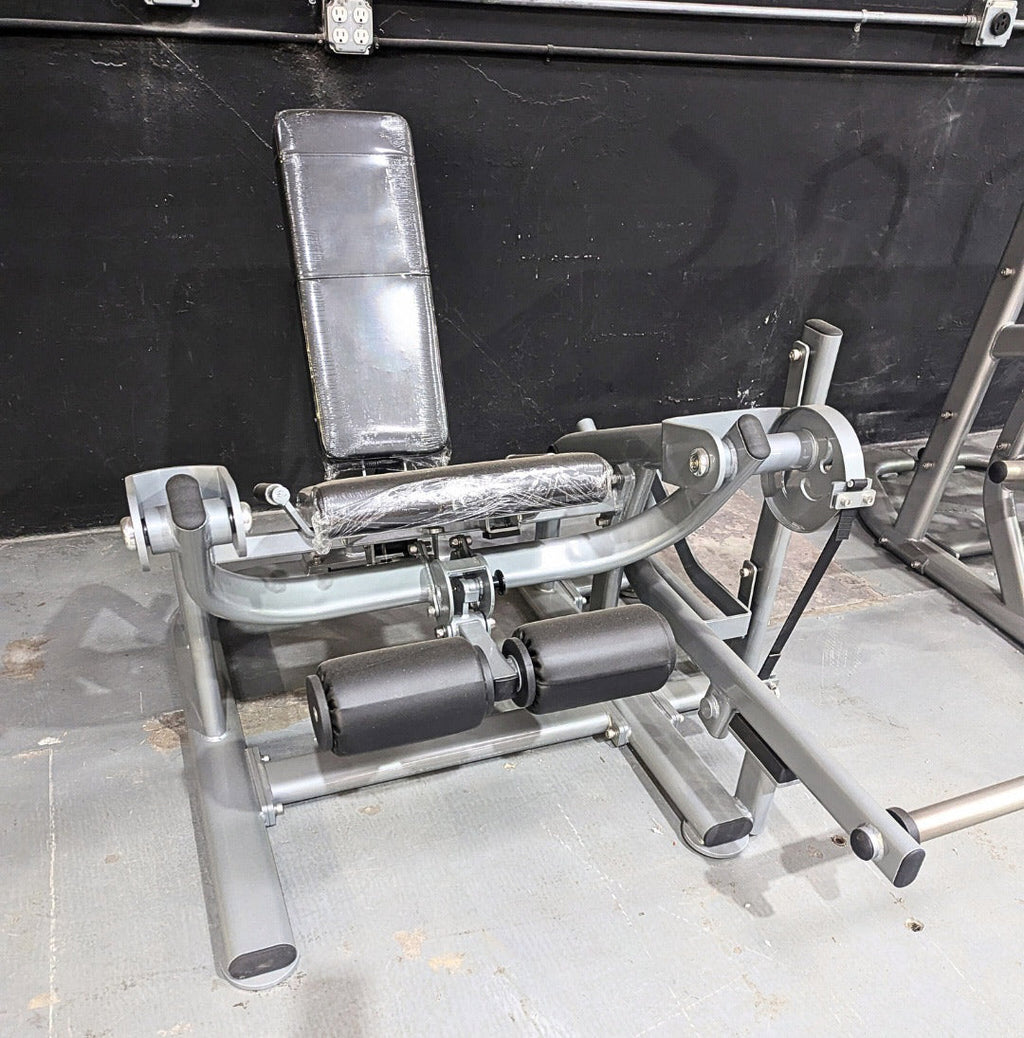 Pro Strength Leg Extension - Muscle D Fitness - Adjustable - Plate Loaded - Quads Machine