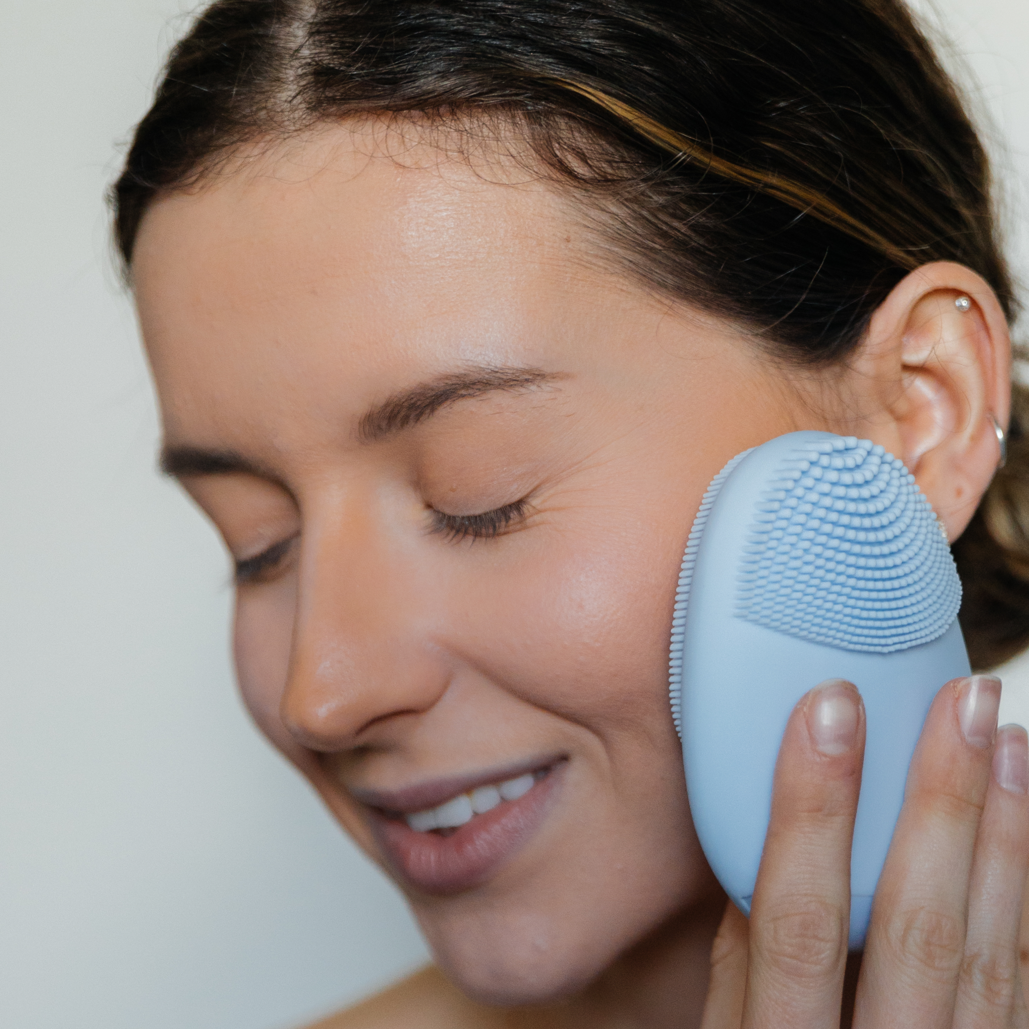 Timeless Facial Cleansing Brush